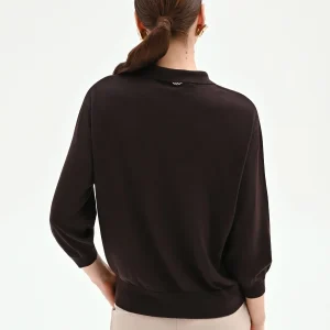 Maglia color cioccolato con colletto a polo
